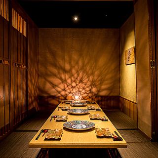 特別な日のお祝いから、気軽な集まりまで幅広く対応可能な席です。ゆったりしたスペースがあり、和の趣を感じる落ち着いた空間で、心地よく過ごせます。旬の料理や選りすぐりのお酒を味わいながら、思い出に残る楽しい時間をお過ごしください。おもてなしの心を大切にし、細やかなサービスで皆さまをお迎えいたします。