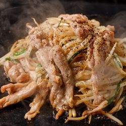 せせりともやしの黒胡椒炒め