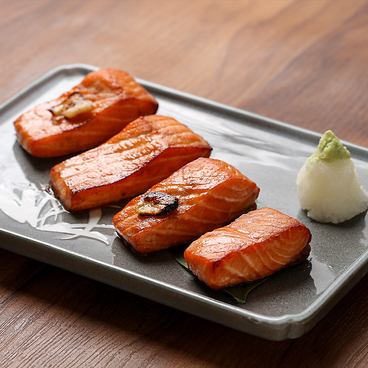サーモンのニンニク醤油漬け