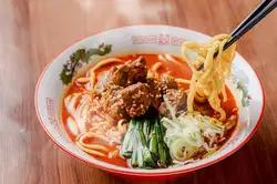 旨辛和牛すじラーメン