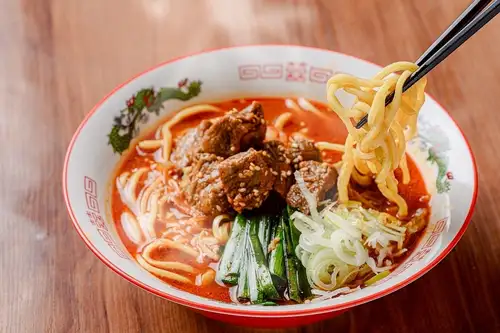 旨辛和牛すじラーメン