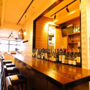 Please feel free to drop by one person for lunch or after work.Please come and have a drink of delicious wine.It is open in the open kitchen.