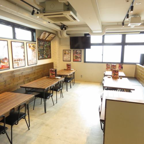[Table seats] Spacious interior layout.Please enjoy delicious sake and a dish like Italian food while relaxing.You can enjoy delicious seasonal Italian food in a calm atmosphere.Please enjoy a relaxing time!