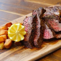 Bコース◆牛ランプステーキと豚肩ロースステーキの肉盛2種!ピザも選べちゃいます!2H飲放付コース