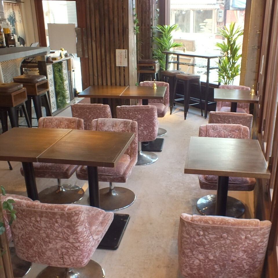 이치로부터 스스로 만들어낸, 차분한 분위기의 점내♪