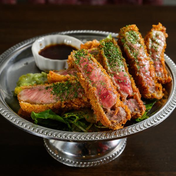 肉の旨みを閉じ込めたレア牛カツ