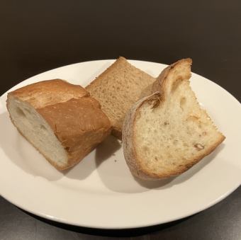 パンの盛り合わせ