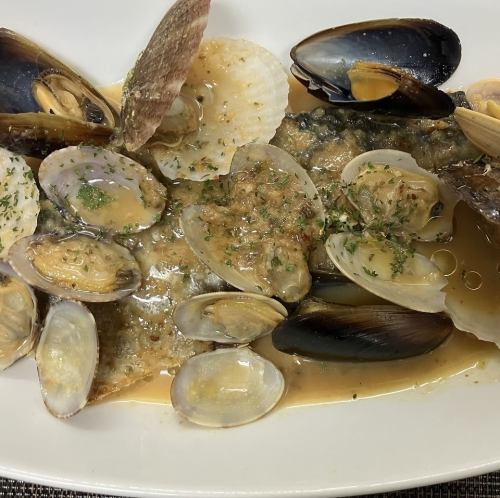 サワラのサルセイラ（魚介の煮込み）