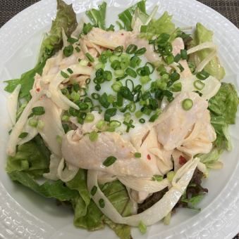 鶏ささみと温玉のサラダ