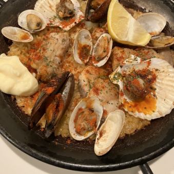 鶏肉と魚介ののパエリア
