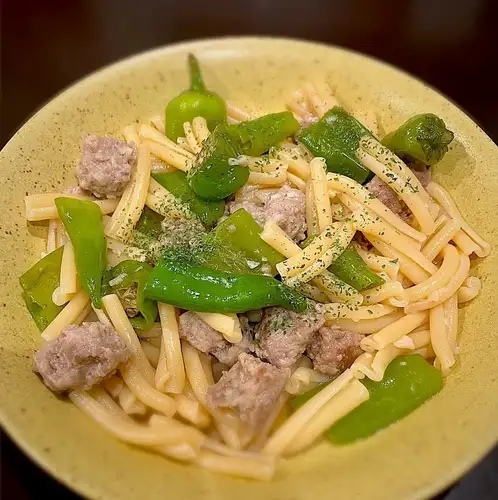 自家製サルシッチャと甘長唐辛子のパスタ