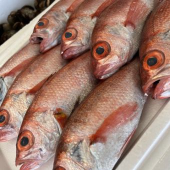 【歓送迎会に！】刺身の盛り合わせや旬の焼き魚含むコース　全9品　7700円　120分飲み放題付き