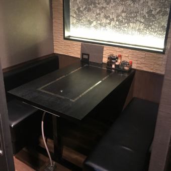 Semi-private room seating for 2 to 4 people.It is a semi-private room so you can maintain your privacy.Perfect for small gatherings! There's a big iron plate right in front of you!