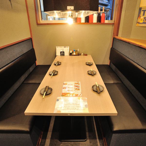 The restaurant offers counter seats and private table seats.We also have rooms with sunken kotatsu tables that can accommodate from two people.Please use it for meals with your family and friends.