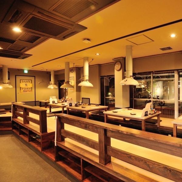 【大人数宴会大歓迎!】座敷貸切は24名様~30名様、テーブル貸切は40名様~44名様、店舗貸切は70名様~87名様までご利用可能。忘年会や新年会などの各種宴会や同窓会など幅広いシーンでご利用いただけます。