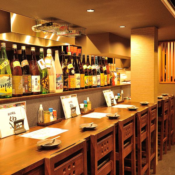 【仕事終わりのサク飲み利用にもどうぞ◎】お一人様はもちろん、普段使いやデートに最適なカウンター席も完備!心斎橋で気軽に立ち寄れる焼き鳥居酒屋として、ゆったりとした時間をお過ごしください。