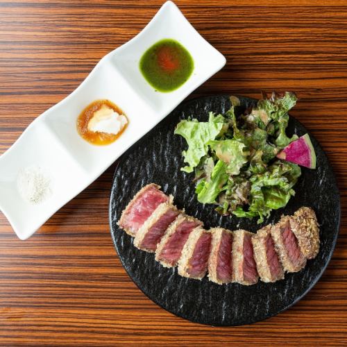 가고시마현산 A4A5 흑모 일본소 사용 흑모 일본소의 쇠고기 커틀릿 3종의 맛