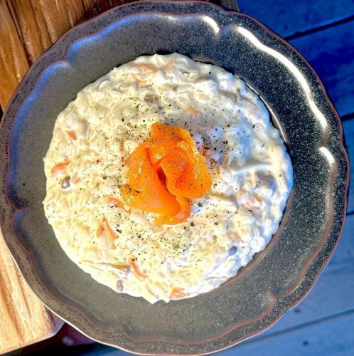 スモークサーモンとキノコのクリームリゾット