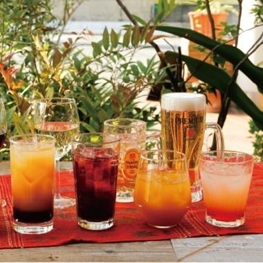 2-hour all-you-can-drink course for 2,420 yen (tax included) including draft beer and cocktails.