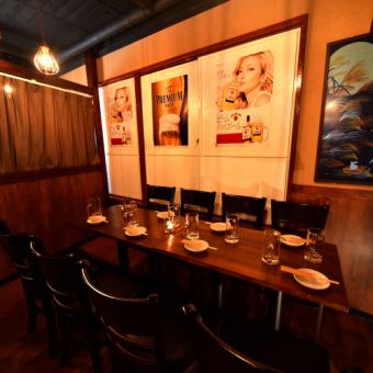 餐桌座位最多可容納 36 人！Torizo 提供多種座位選擇，讓您更能享受私密空間。可用於人數較少的宴會、酒會、聚餐等。我們還有很多包含 2 小時無限暢飲的套餐。