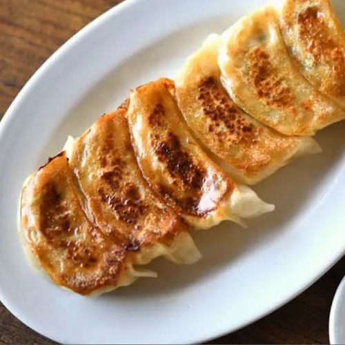 手作り餃子の隠し味が生む唯一無二の味