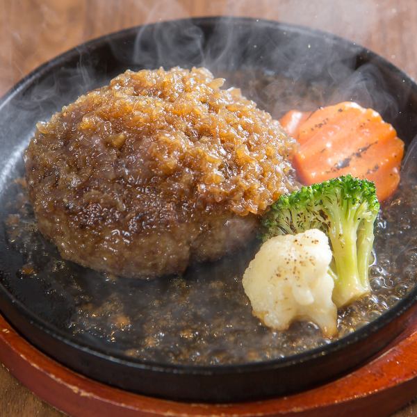 【老若男女楽しめる♪】小さいお子様にも大人気☆肉汁たっぷり！！鉄板ハンバーグ≪580円(税込)≫