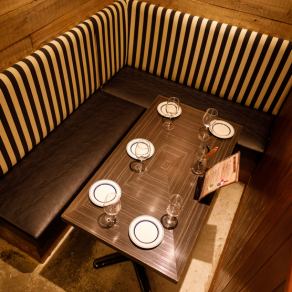 [For joint party / women's association ♪] It is a sofa table seat that can be used by 3 to 5 people.Located at the back of the 1st floor, it is a semi-private room type seat where you can enjoy a sense of privacy.