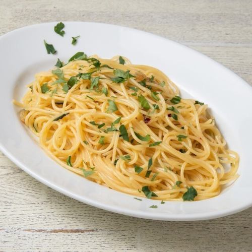 Peperoncino spaghetti with domestic garlic and Italian parsley