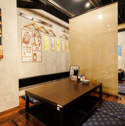 当店のお席はごゆっくりとお寛ぎいただける掘りごたつ席でご用意しております。お客様の人数に合わせて、可能な限りお席ご用意いたしますので、お気軽にご相談ください！掘りごたつ席なので、お子様連れのお客様も安心♪
