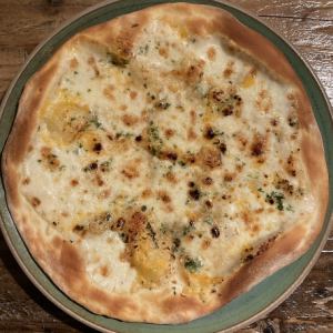 6种融化奶酪的脆皮披萨