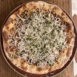 Crispy appetizer pizza with anchovies and shirasu