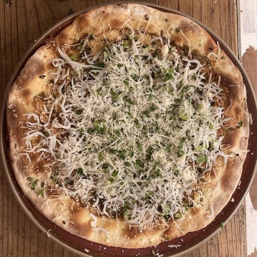 Crispy appetizer pizza with anchovies and shirasu