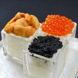 One-bite salmon roe bowl, one-bite caviar bowl, one-bite sea urchin bowl