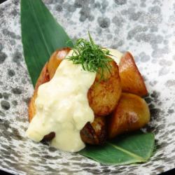 Steamy fried potatoes with tartar sauce