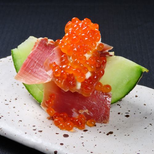 Raw ham, melon and salmon roe