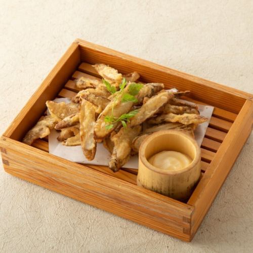 令人上瘾的牛蒡天妇罗配辣椒盐