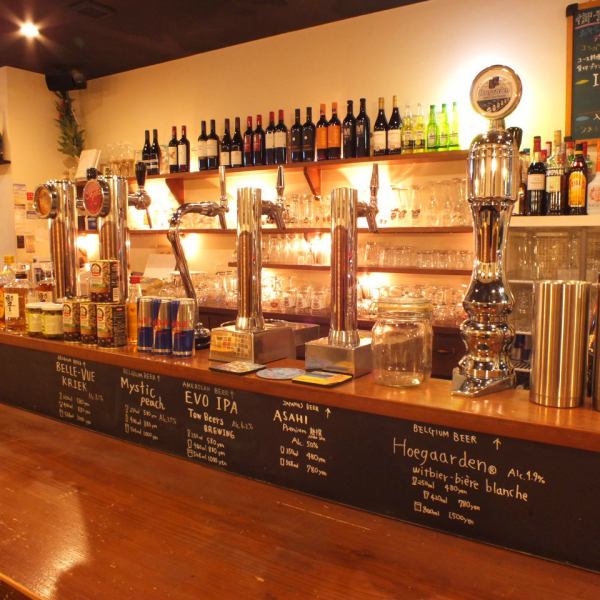 【Comfortable six types of beer server】 We are preparing a large number of flavors with the desire that many people will want to taste sticking beer from various angles.From standard stuff to overseas beer, to fruity flavors popular among women ◎ Saku drink at counter seat ◎