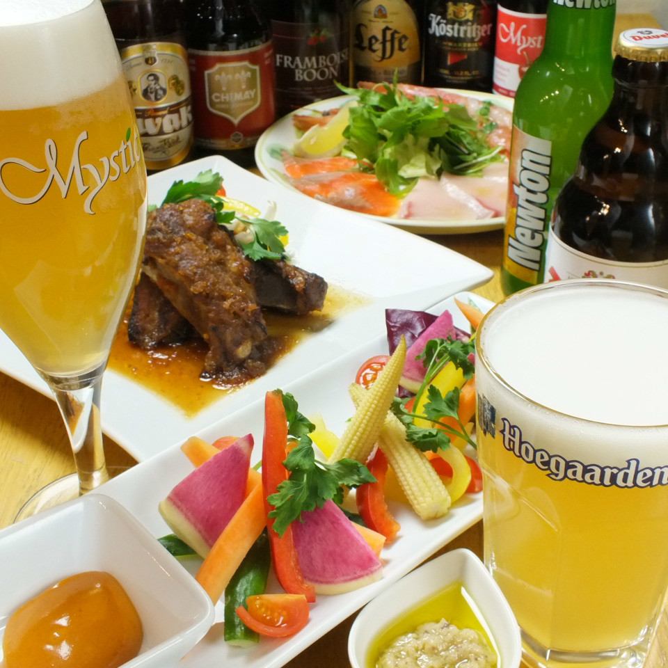 包括比利时啤酒在内，世界上有100多种啤酒！葡萄酒也很丰富◎当然4378日元〜可用。