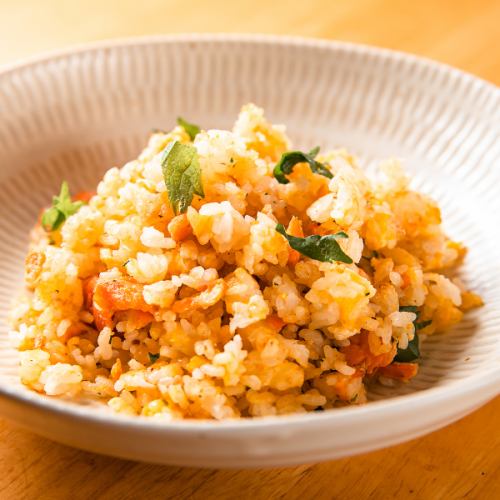 [Delicious for both men and women!] Salmon and shiso fried rice♪
