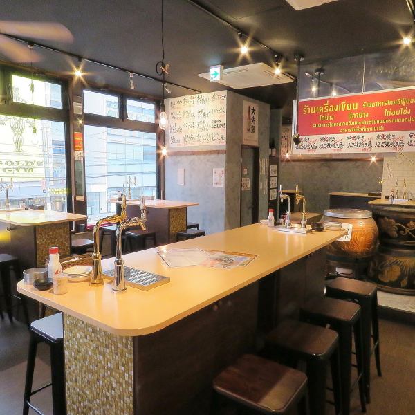 The open interior ♪ There are table seats of various sizes, so it is possible to accommodate various banquets! We also have a full range of banquet courses with all-you-can-drink ♪