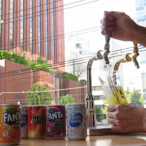 札幌首創的W服務器和罐裝飲料陳列櫃的享受方式多種多樣!享受根據您的喜好定制的無限量暢飲！