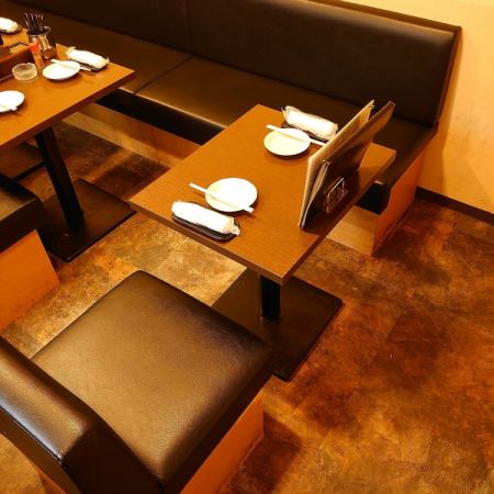 [Table 2 seats x 6 tables] The table seats have up to 6 tables for 2 people, so if you adjust your seat, you can use it up to 12 people! Since there is also a large TV, you can have a drink while enjoying sports watching etc. You can enjoy ☆