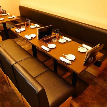 [8 people table x 1 table] Connect 2 tables and 4 tables to accommodate 8 people! Please use it if you want to have a drink with a small number of people!