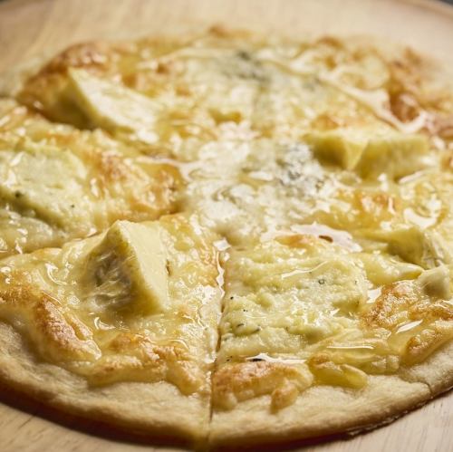 4種のチーズとはちみつのピッツア
