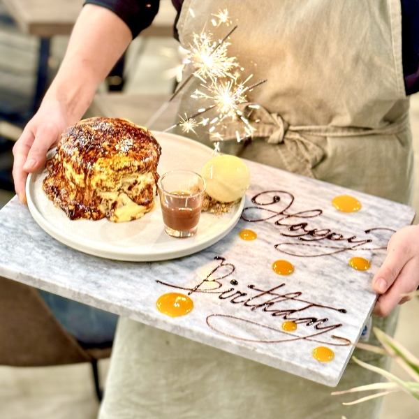 大理石を使用した豪華なサプライズプレート！【対象コース限定】