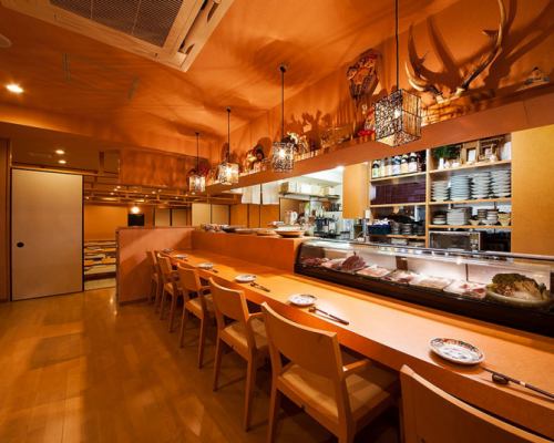 <p>【一人でのご来店ももちろん歓迎！】ゆっくりお一人で飲みたい方やしっぽり飲みたい方にはカウンター席がおススメ！</p>