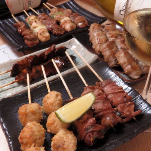 Specially crafted skewers that are carefully skewered one by one by skilled craftsmen and then grilled with great care over a high-power charcoal fire.