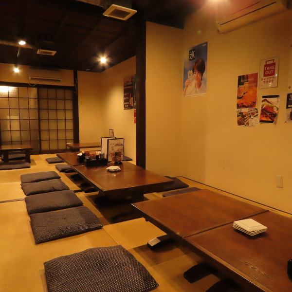 落ち着く焼き鳥屋の店内は、温かみのある柔らかな照明が心地よい空間を演出。ゆったりとした時間が流れます。友人や家族との会話を楽しみながら、焼きたての美味しい焼き鳥を味わう特別なひとときをお過ごしください。