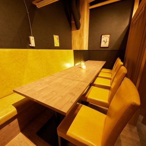 Group seats on the sofa that can be used by up to 30 people.We offer a variety of private room seats.For a banquet in Tenjin ◎