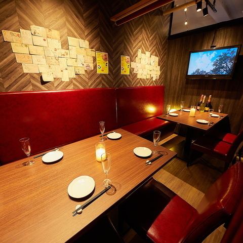 Various types of private room seats are available.3 minutes walk from Tenjin station♪